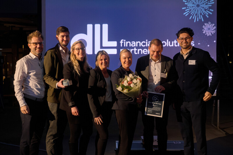 DLL vinner Partner of the Year och tar emot pris.